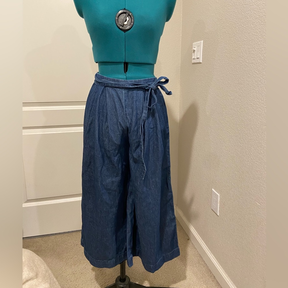 American Eagle Wide Legged Tie Waist Pant in XS